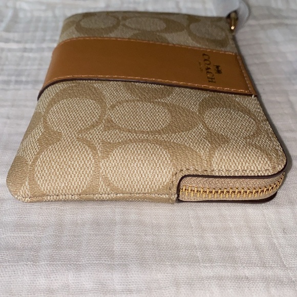 Coach signature corner zip wristlet - Picture 12 of 14
